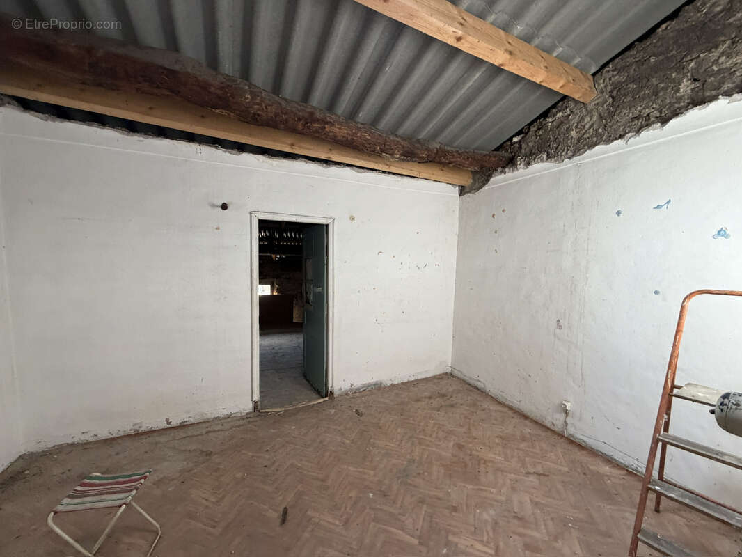 A rénover grande maison de village gros potentielle - photo 4