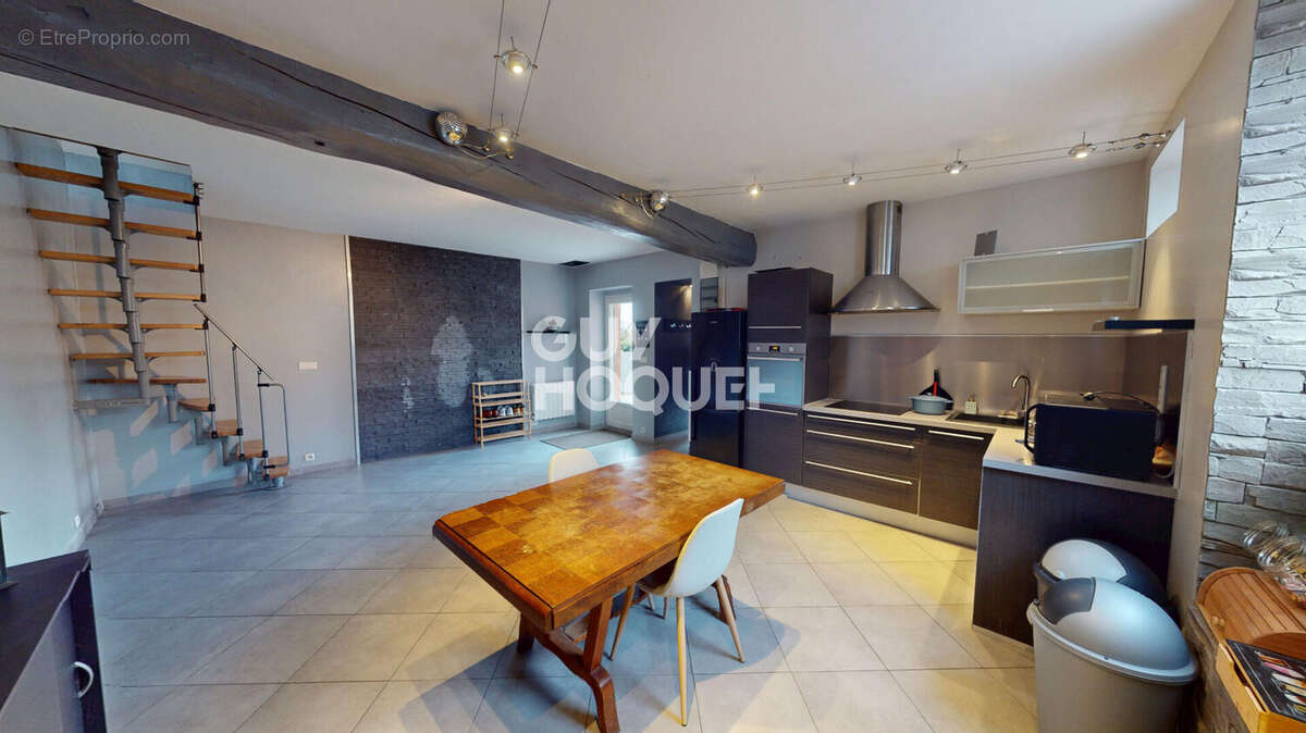 Maison à FLEURY-LA-VALLEE