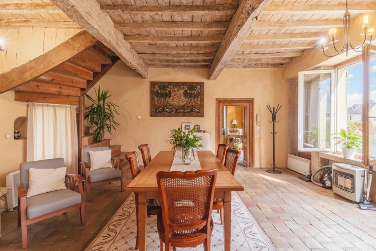 Maison à COURZIEU