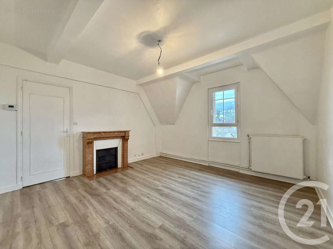 Appartement à YZEURE