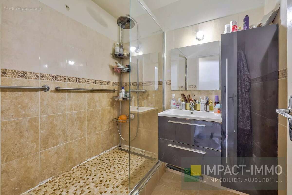 Appartement à COURBEVOIE