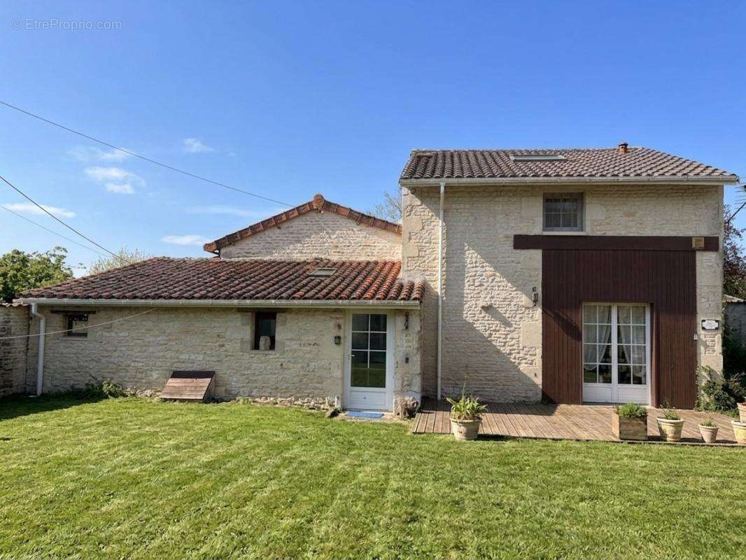 Maison à LOUBILLE