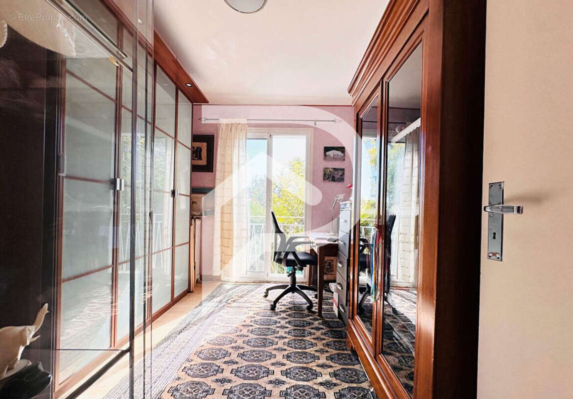 Maison à LA VALETTE-DU-VAR