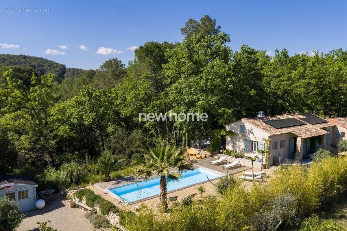 Villa joliment rénovée avec piscine dans un cadre verdoyant - photo 25