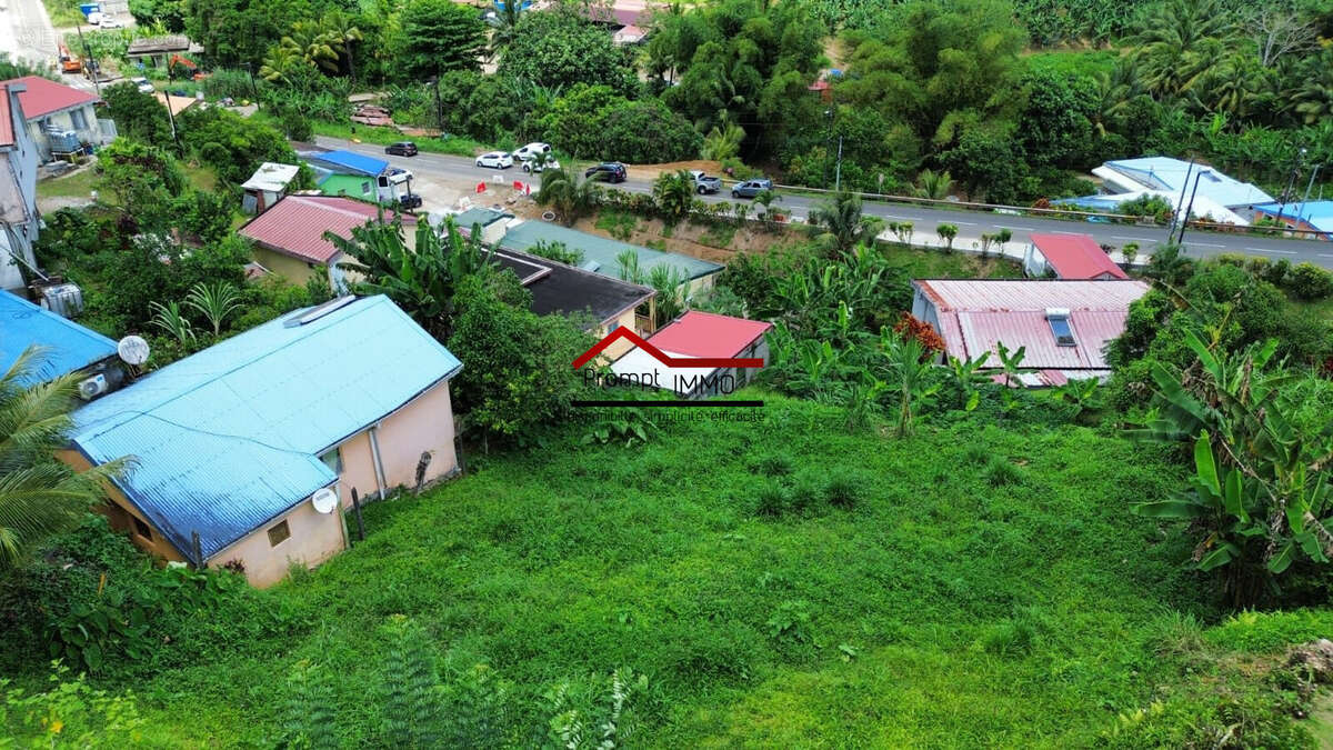 Accès sur la route de Sainte Marie - Terrain à SAINTE-MARIE