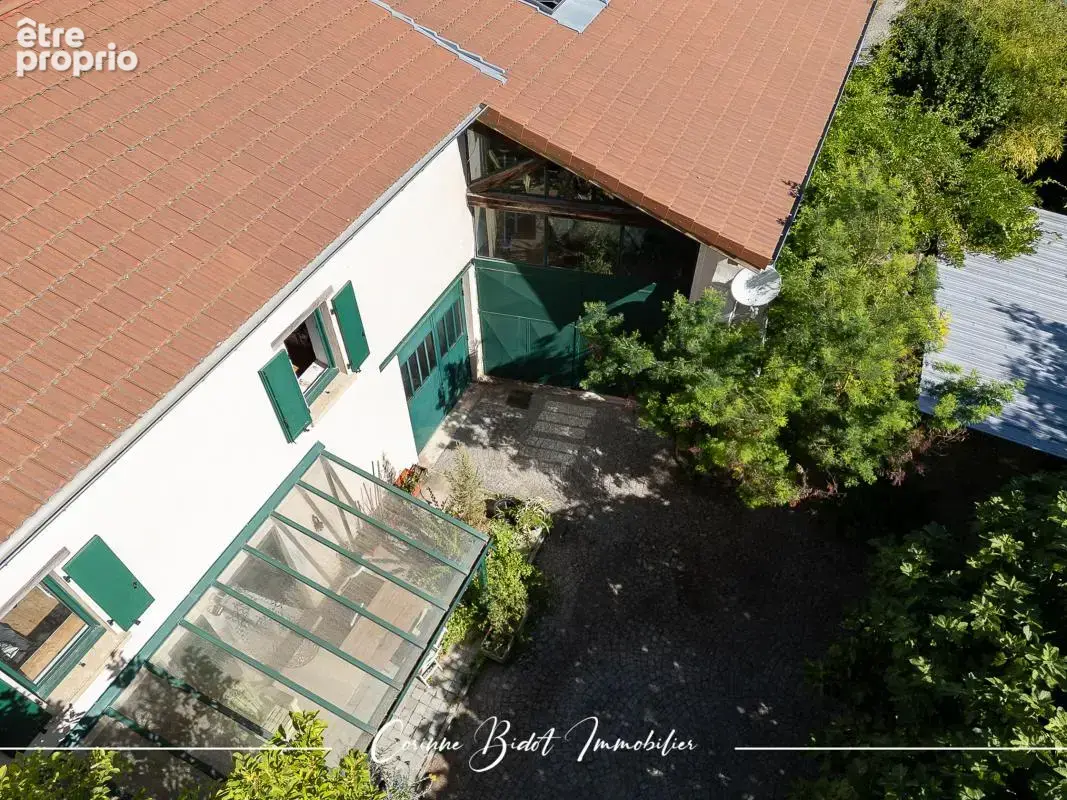 Maison 347 m² à Saint-Pierre-De-Chandieu  - photo 16