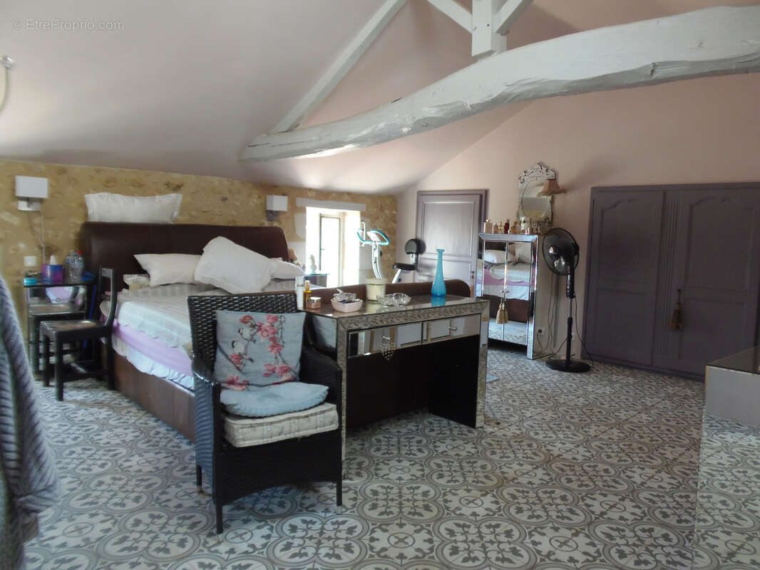 Maison à SAINT-THOMAS-DE-CONAC