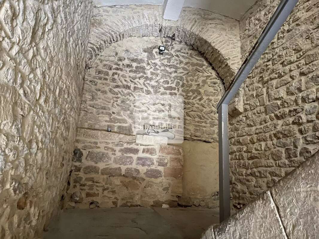Appartement à BAGNOLS-SUR-CEZE