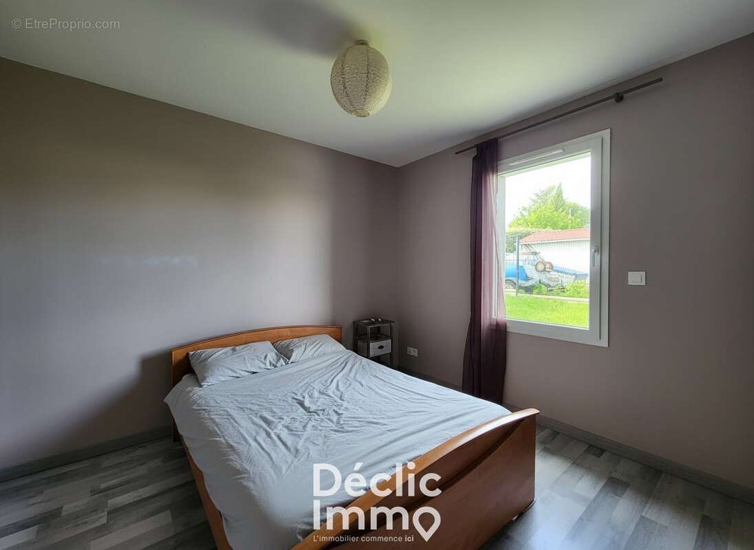 Maison à ROULLET-SAINT-ESTEPHE