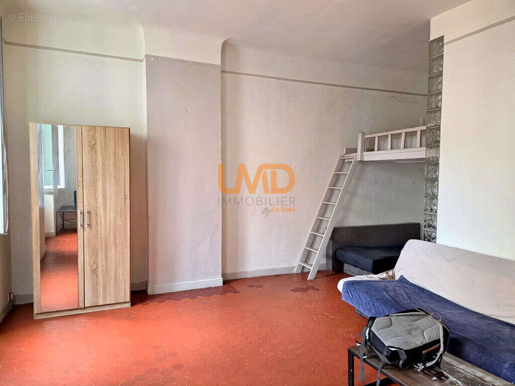 Appartement à MARSEILLE-4E