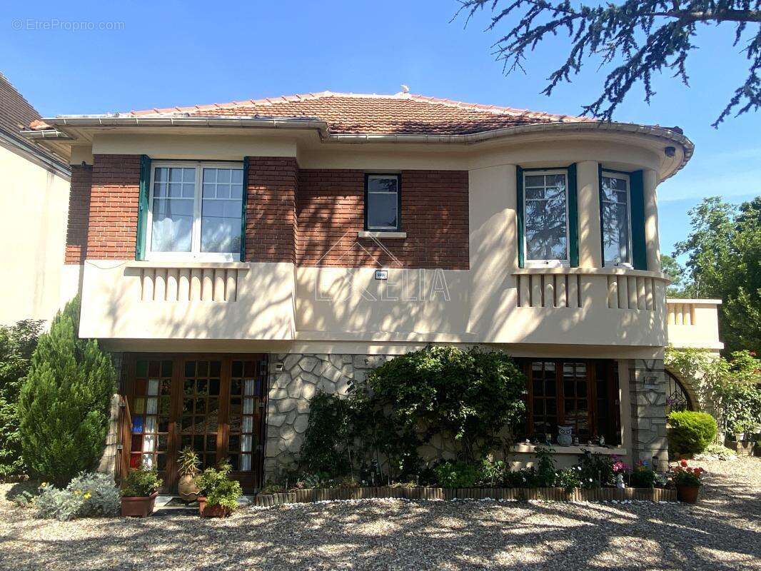 Maison à BONNIERES-SUR-SEINE