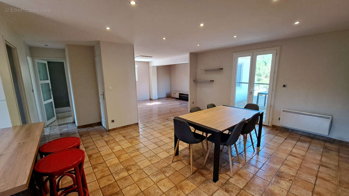 Maison à THORIGNY-SUR-OREUSE