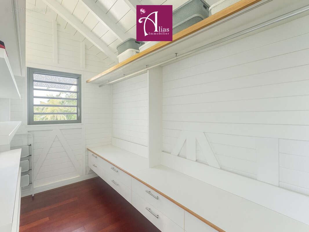 Maison à LES ABYMES