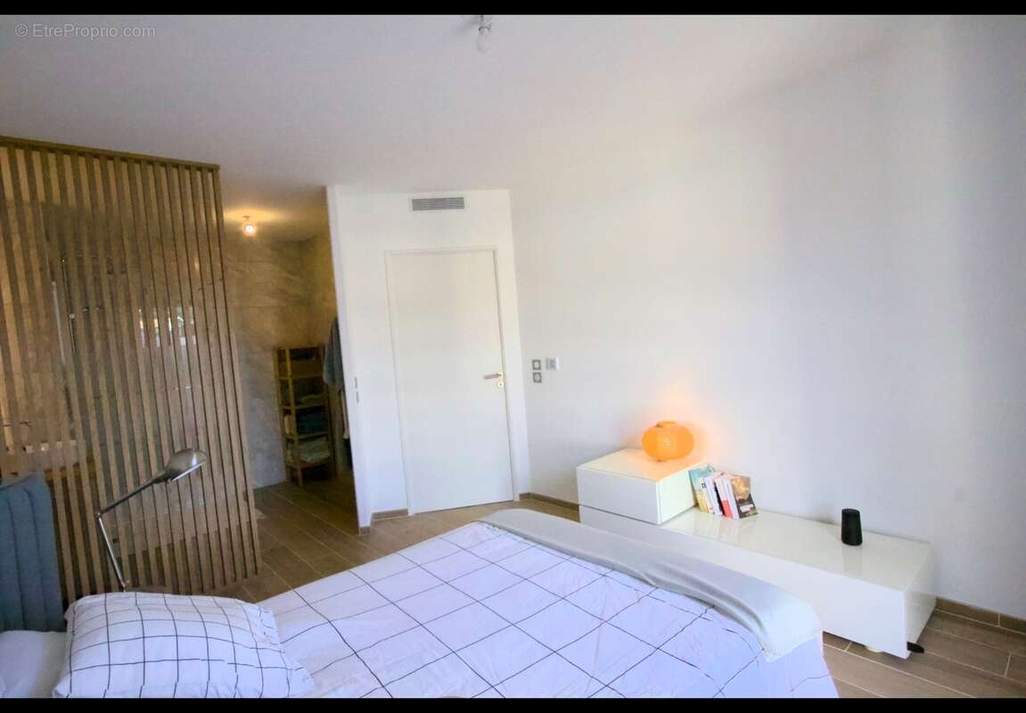 Appartement à vendre 2 pièces  dernier étage terrasse ascenseur et garage AIX EN PROVENCE (13) - photo 10
