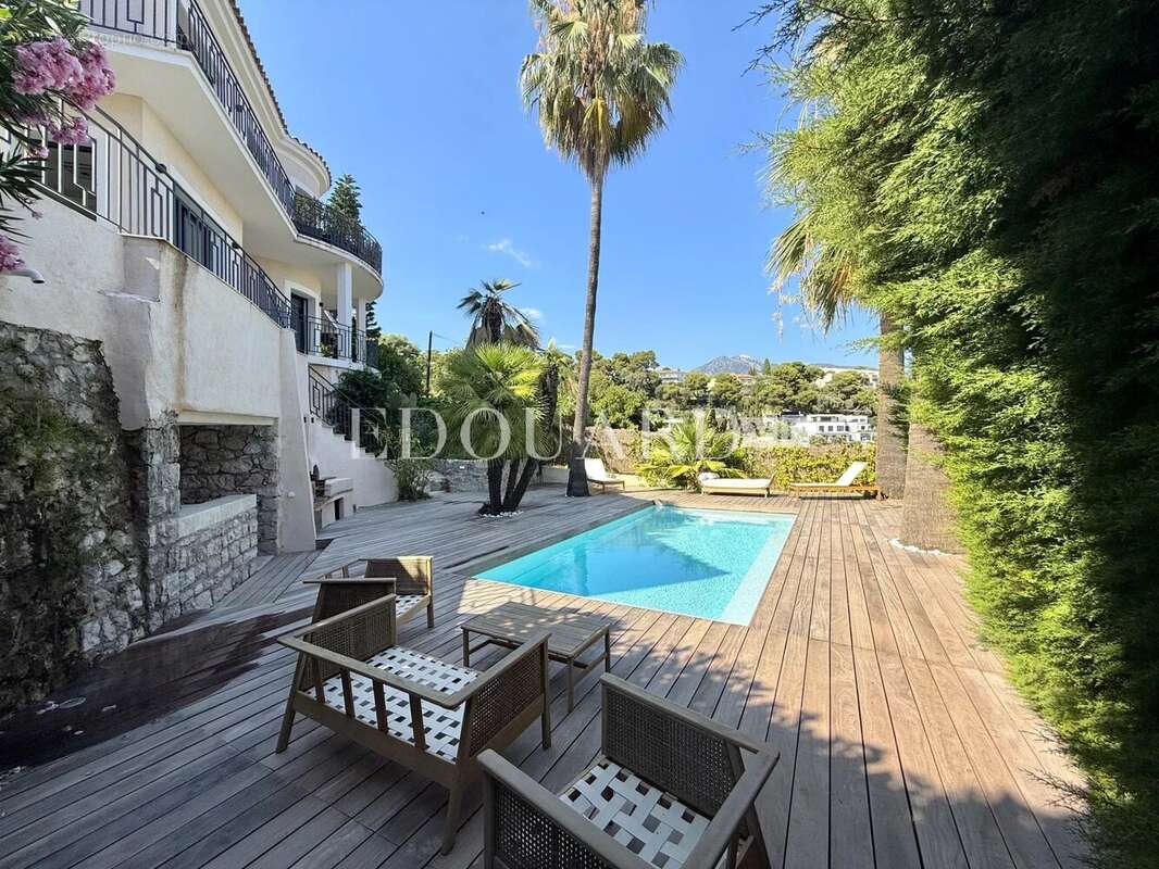Superbe villa contemporaine avec piscine, une oasis de lumière au cœur de Roquebrune Cap Martin - photo 45