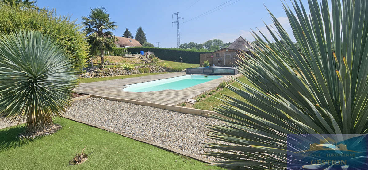 Maison familiale de plain pied a  pontacq - photo 2
