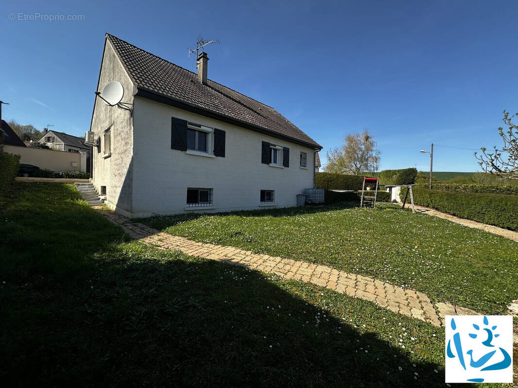 Maison à SAINT-JULIEN-DU-SAULT