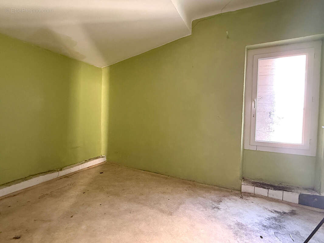 Maison à LA ROQUE-D'ANTHERON