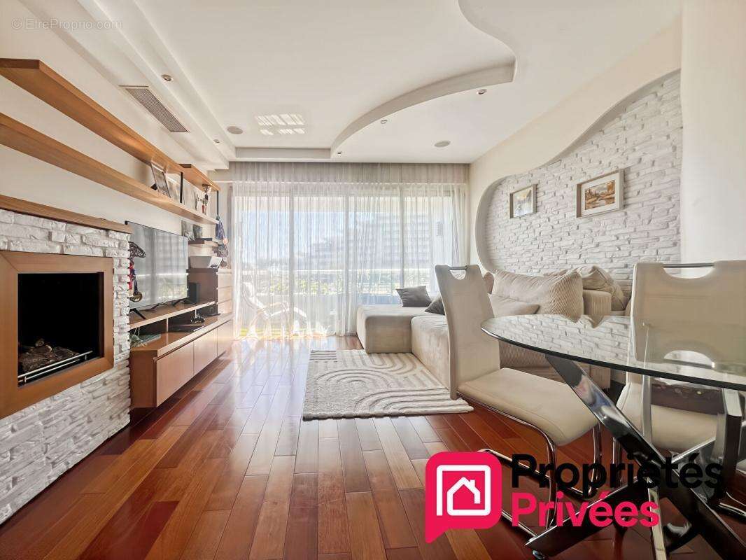 Appartement à VILLENEUVE-LOUBET