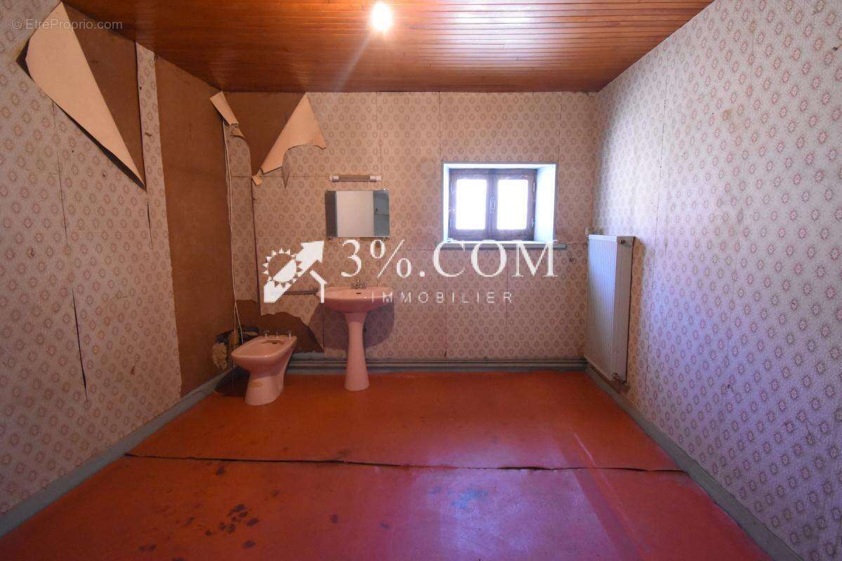Maison de caractère de 280 m2 à rénover sur un terrain d'env - photo 20