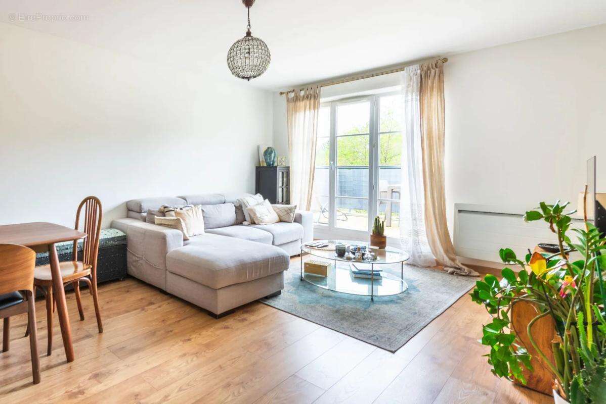 Appartement à FONTENAY-LE-FLEURY