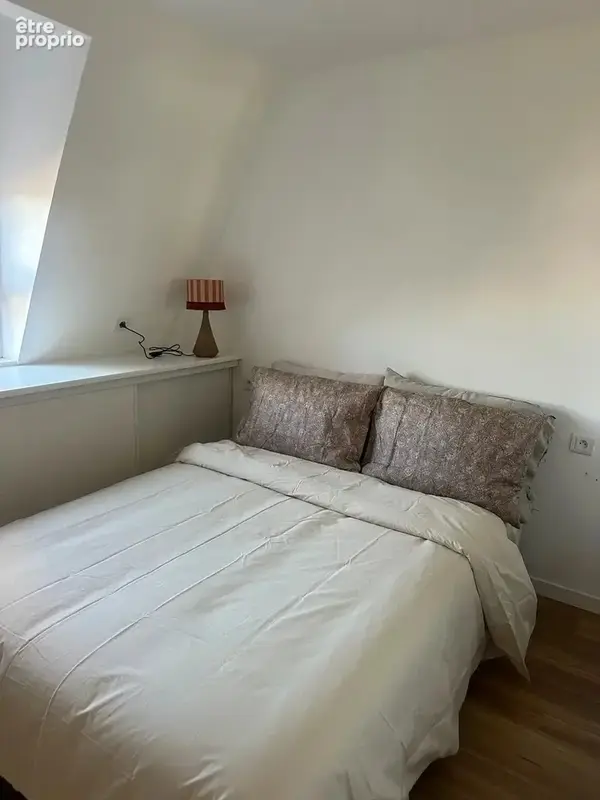 Exclusivité - Neuilly Mairie - Dernier étage - Appartement duplex deux chambres en parfait état - Vue dégagée - photo 12