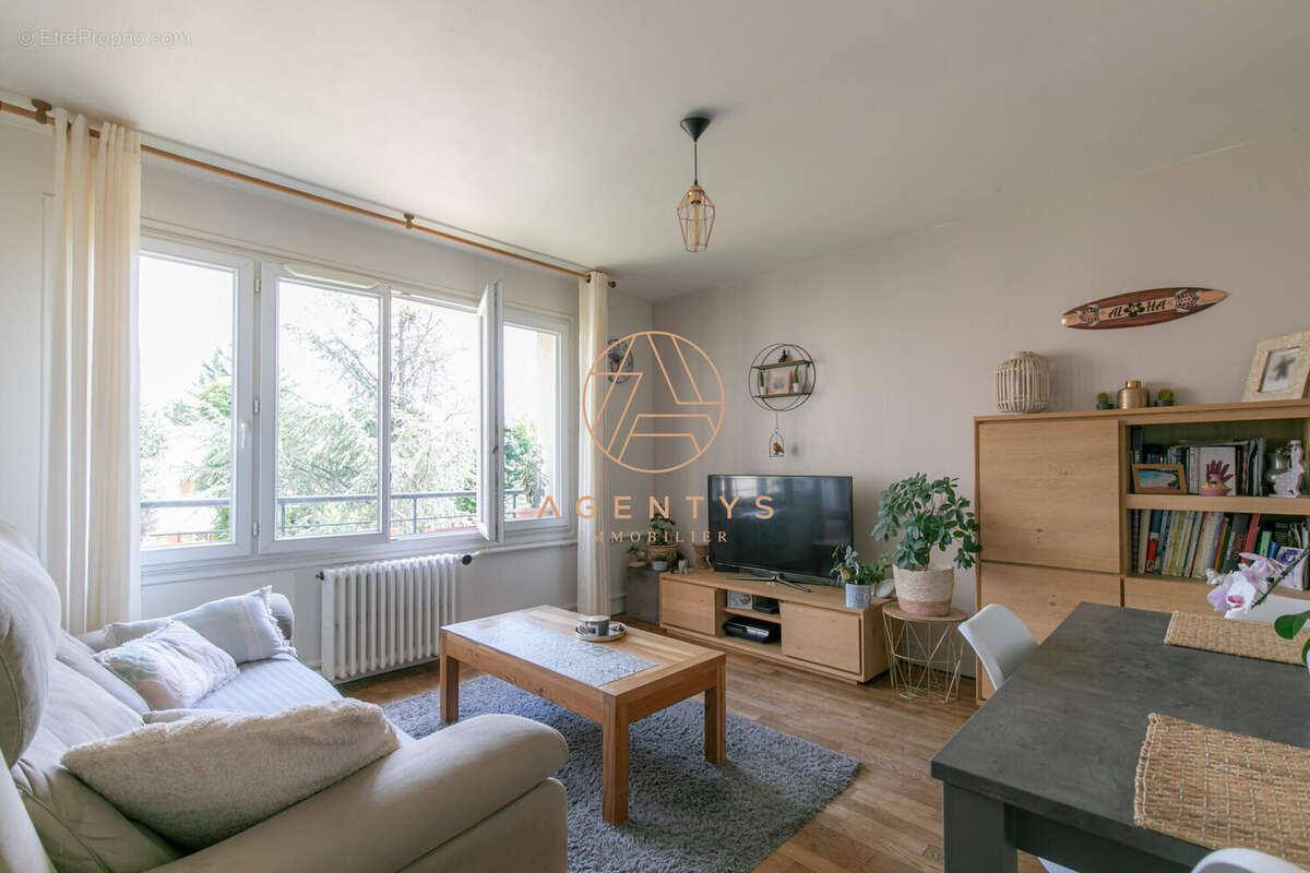 Appartement à SAINT-MAUR-DES-FOSSES