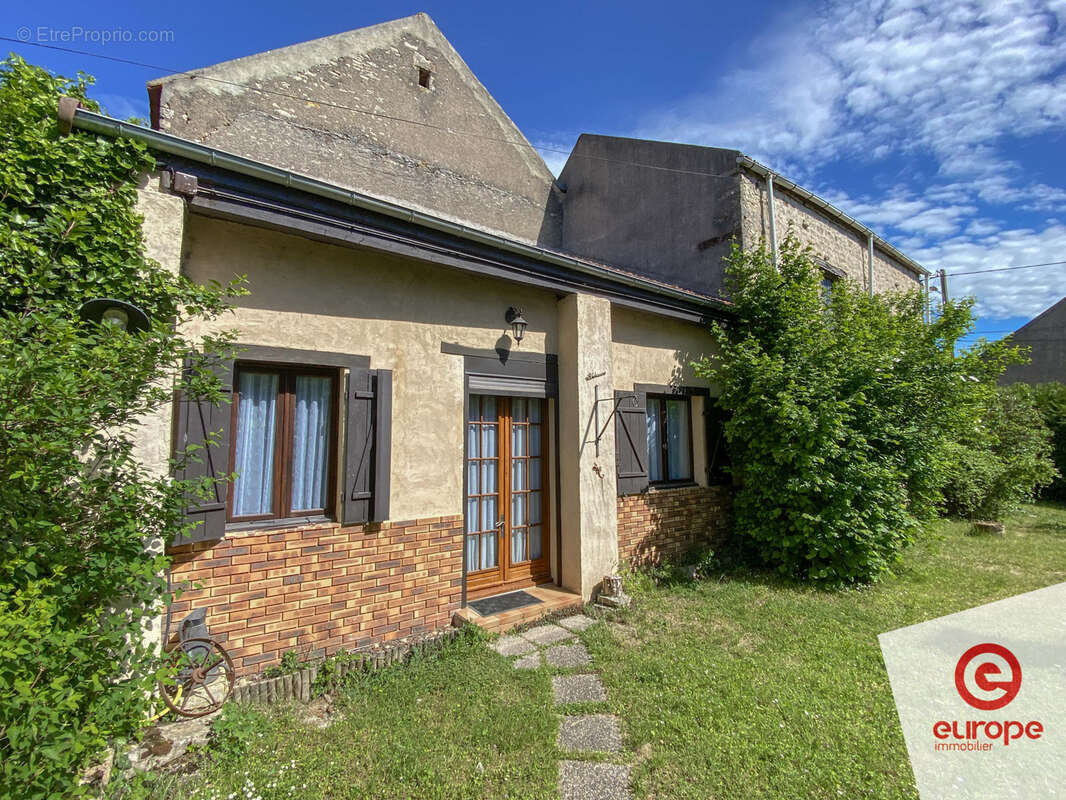 Maison à GIROLLES