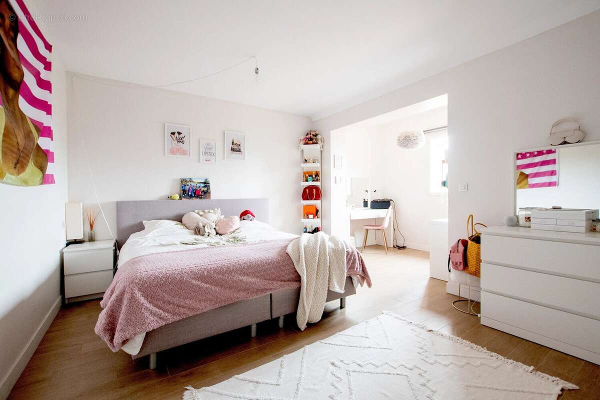 Maison à CHATEAUNEUF-GRASSE