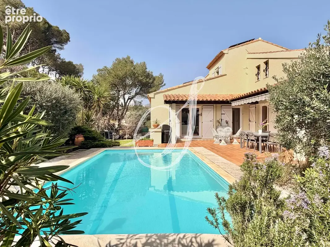 Villa de type 5, quatre chambres & un bureau avec piscine & garage - photo 2
