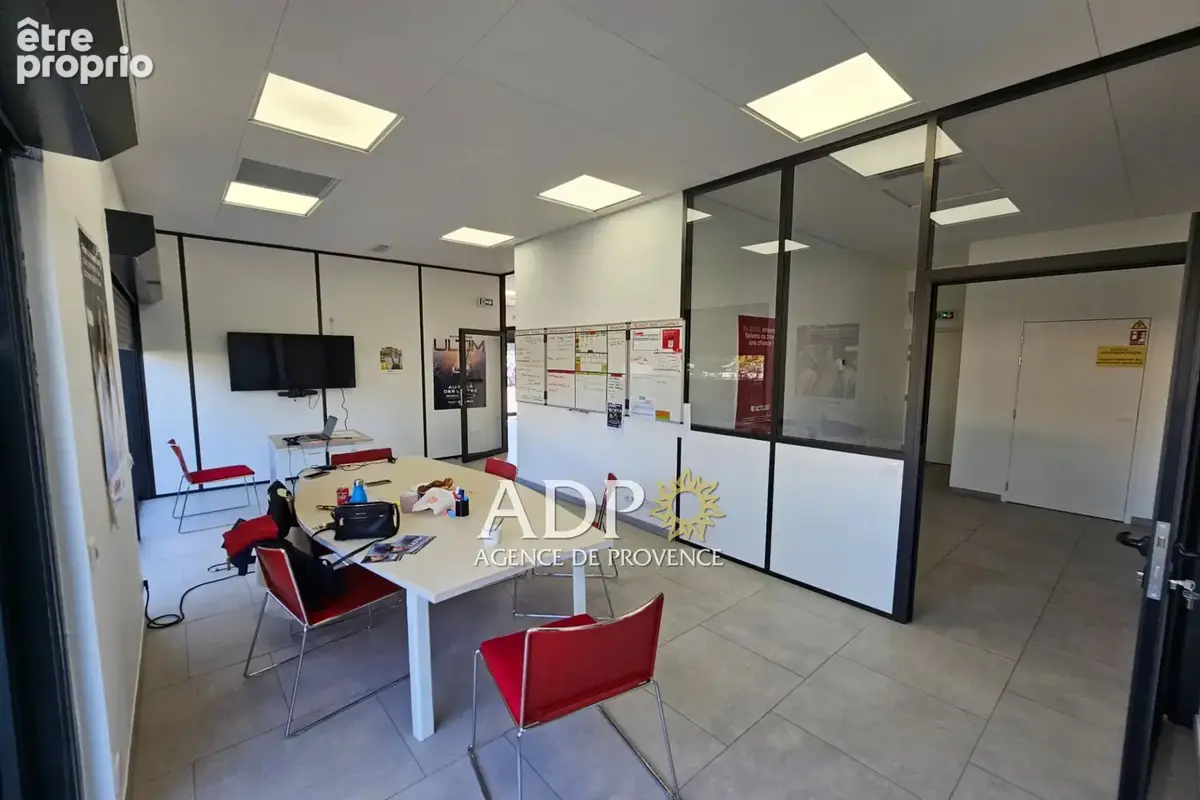 Commerce 125 m² à vendre à Callian (83440) - photo 8