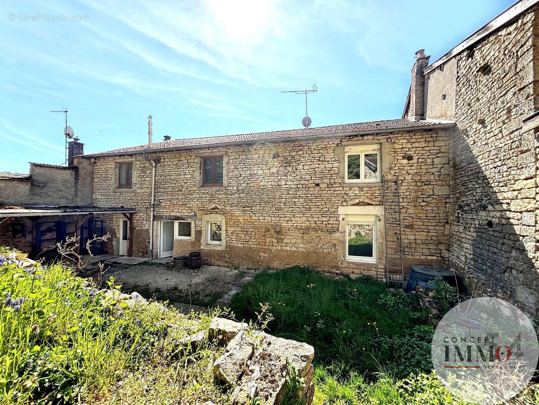 Maison à OURCHES-SUR-MEUSE