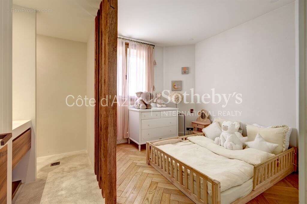 Appartement de prestige à Cannes Palm Beach avec terrasse paysagée, piscine privée et garage - photo 17