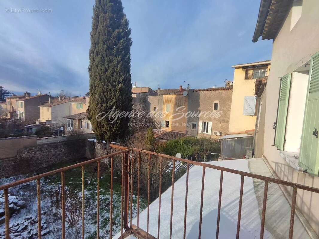 Appartement à VARAGES