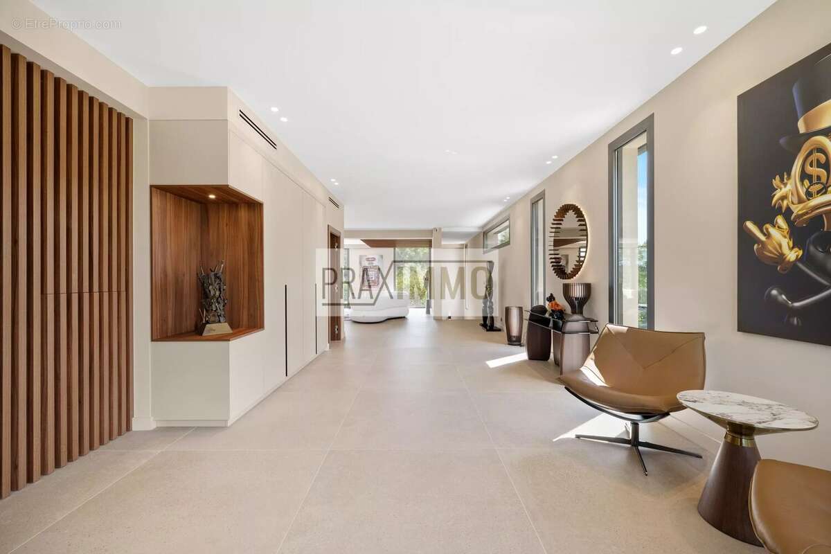 Maison 400 m² à Mougins  - photo 8