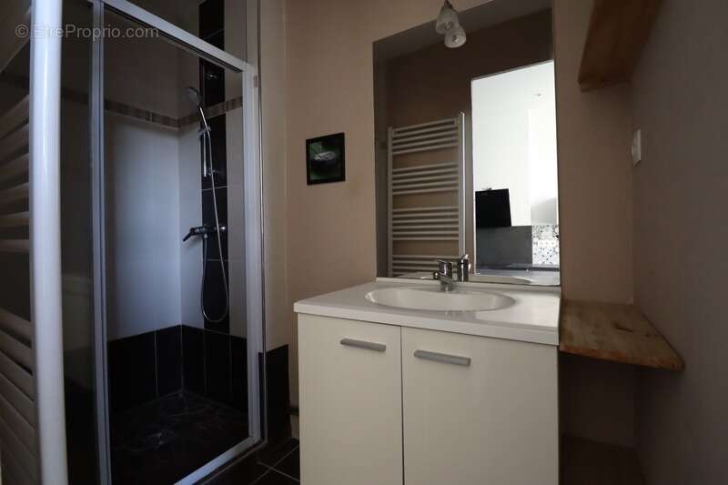 Appartement à LE CHAMBON-FEUGEROLLES
