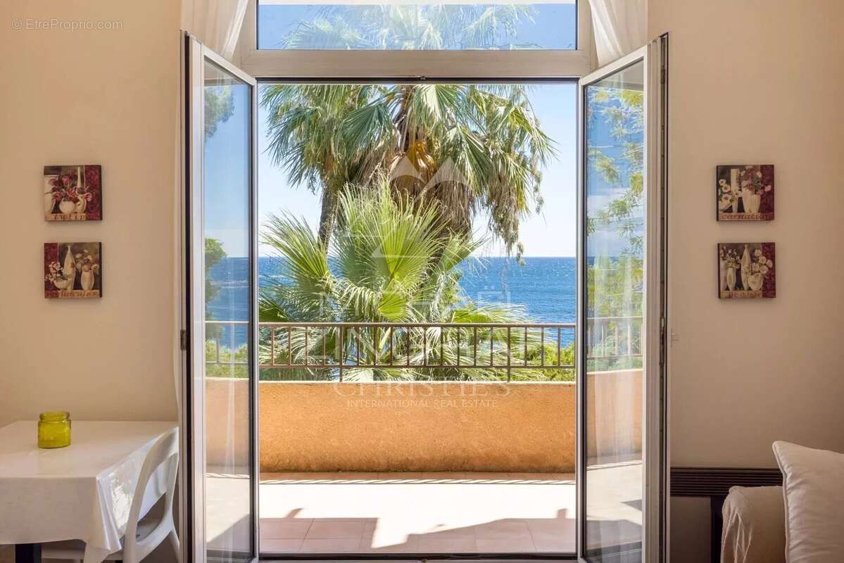 Appartement à VALLAURIS