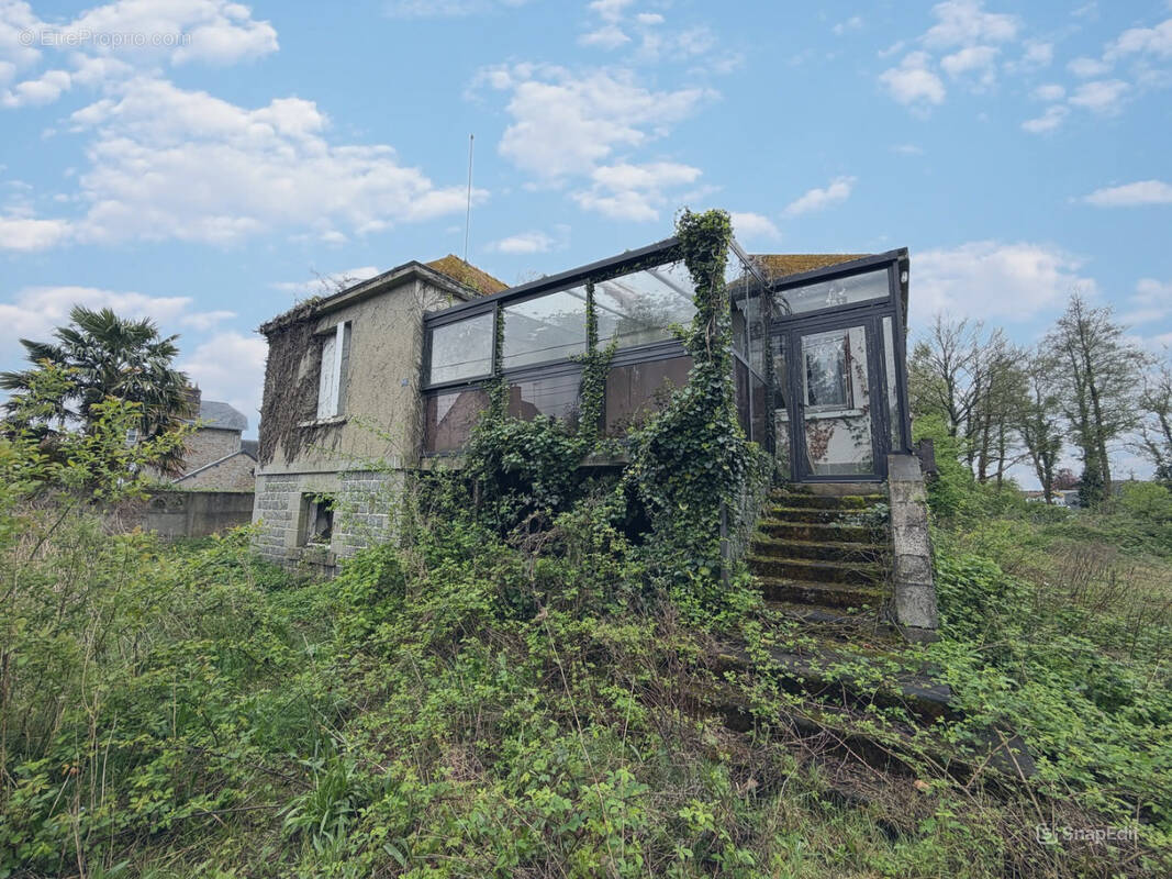 Maison à LOUVIGNE-DU-DESERT