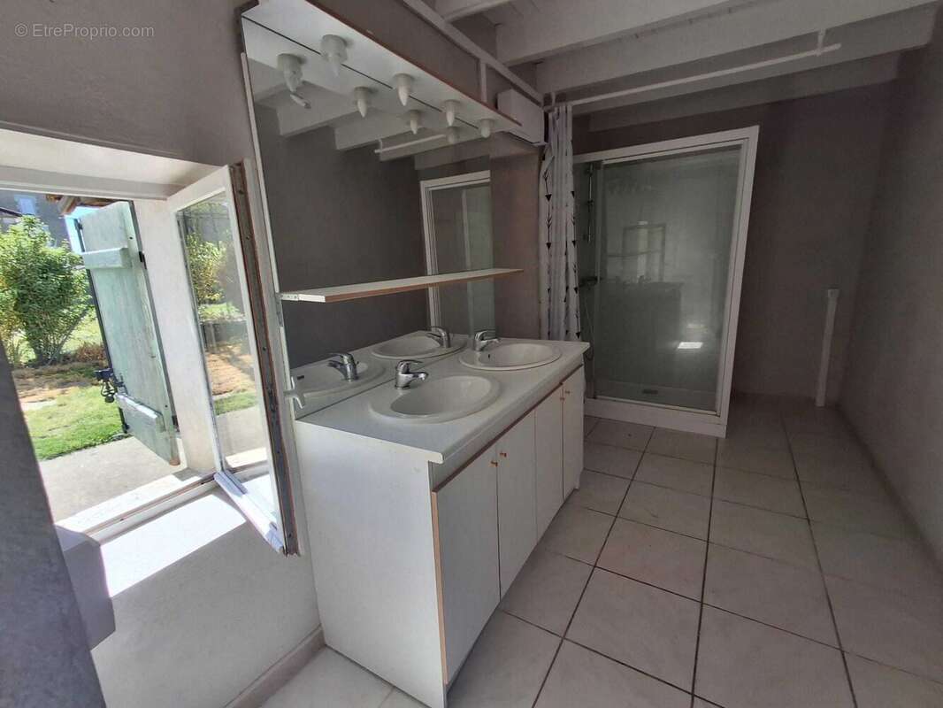 Maison à CHASSENEUIL-SUR-BONNIEURE