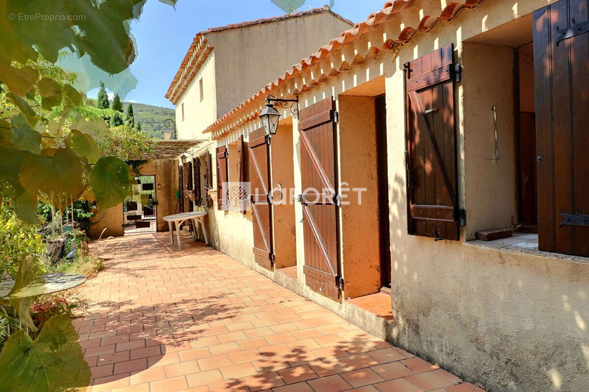 Maison Cuers 3 pièce(s) 70 m2 - photo 3