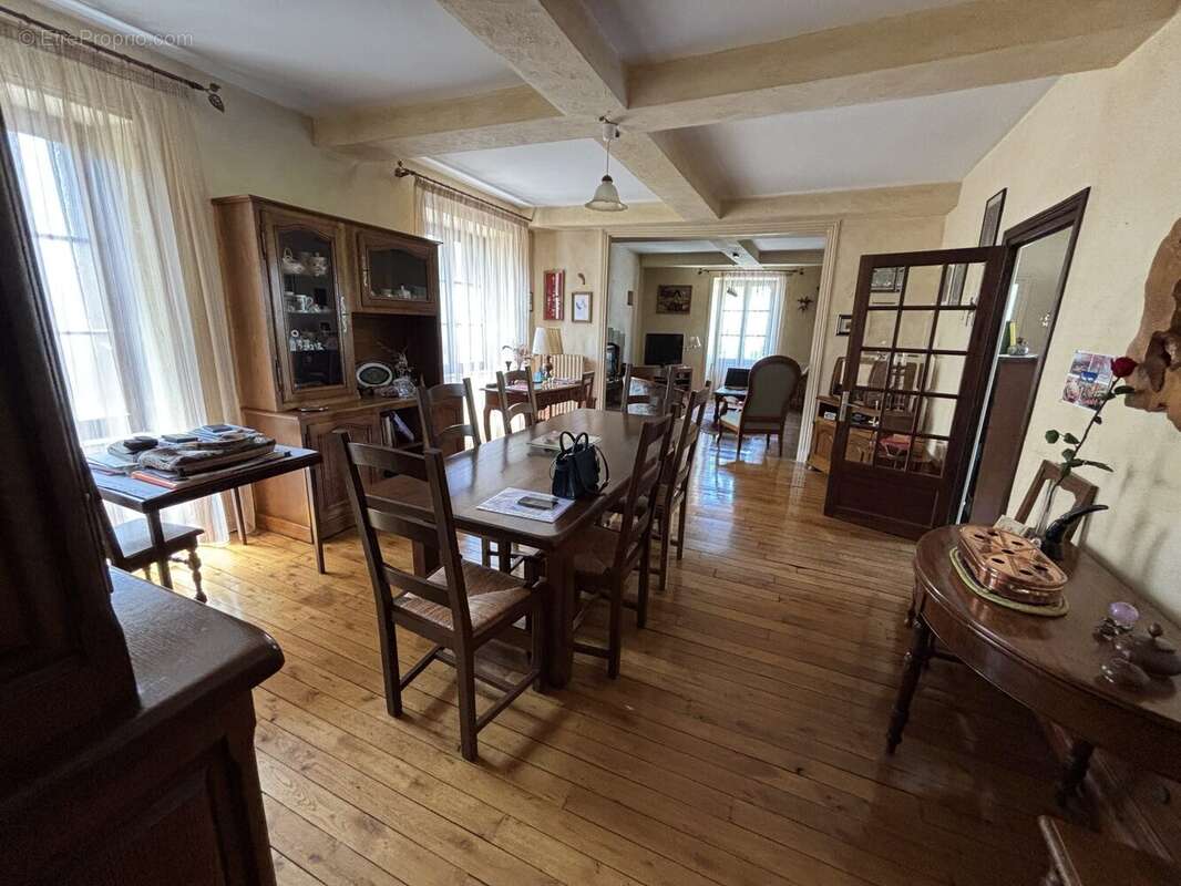 Salle à manger - Maison à BORT-LES-ORGUES