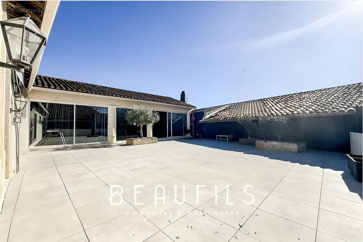 Appartement à MAUGUIO