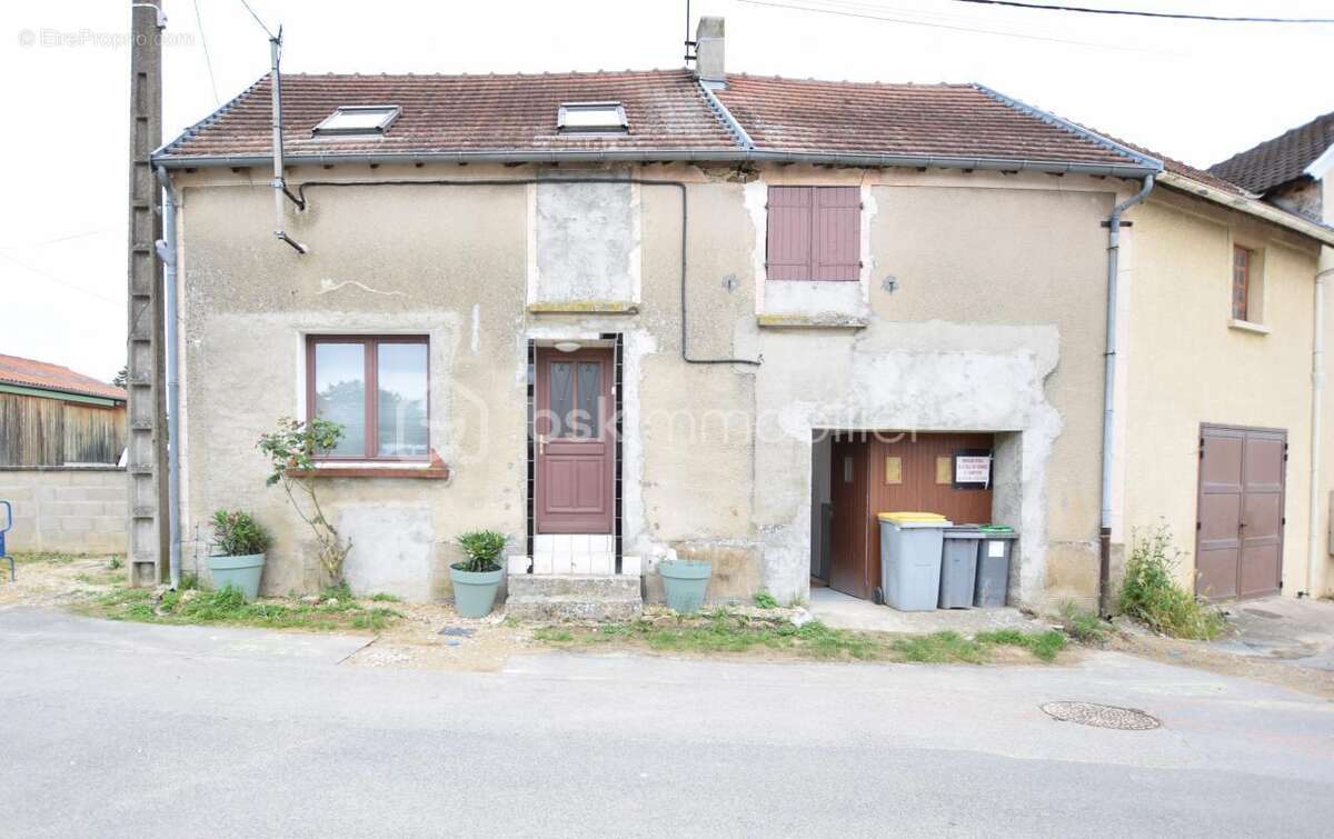 Maison à TRELOU-SUR-MARNE