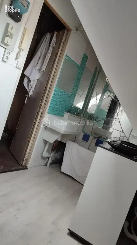 Chambre de service sous combles avec point d'eau et baignoire - photo 5