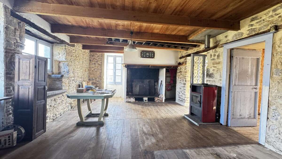 Maison à CENEVIERES