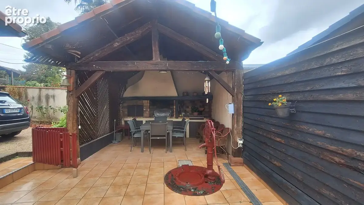 Maison familiale aux beaux volumes, avec piscine et extérieur - photo 2