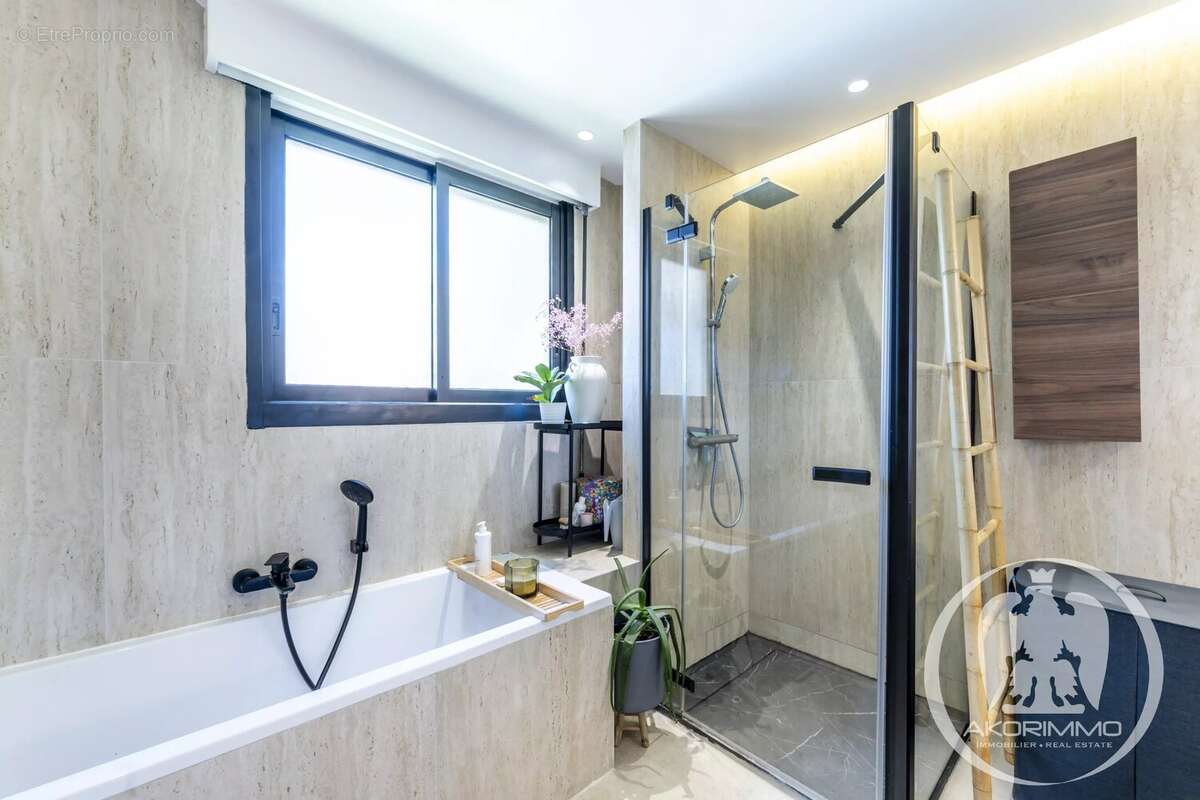 Appartement à SAINT-LAURENT-DU-VAR