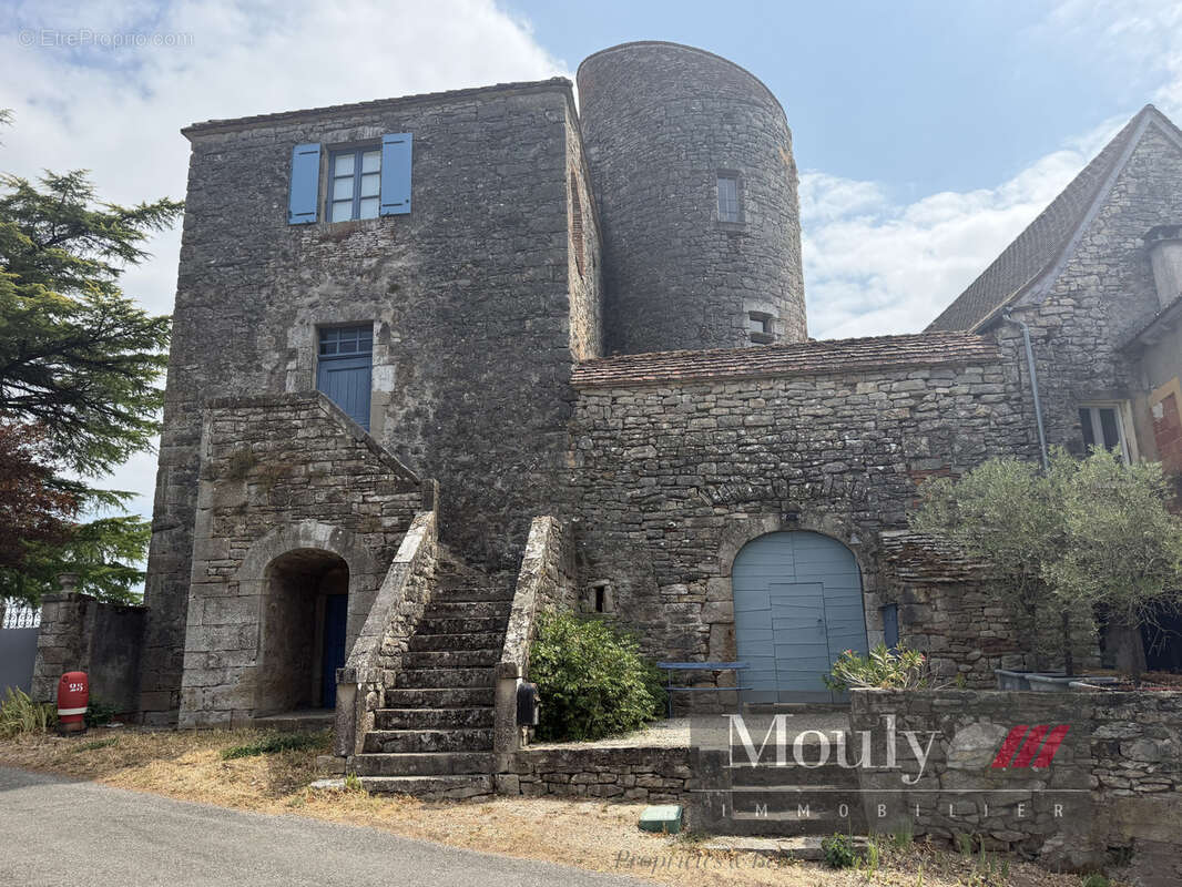 Chateau  avec vue exceptionnelle sur le lot - photo 50