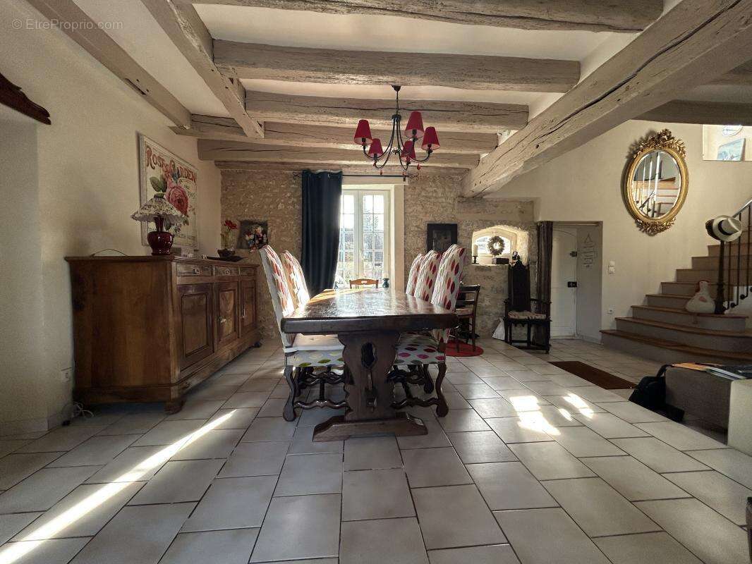 Maison à EGREVILLE