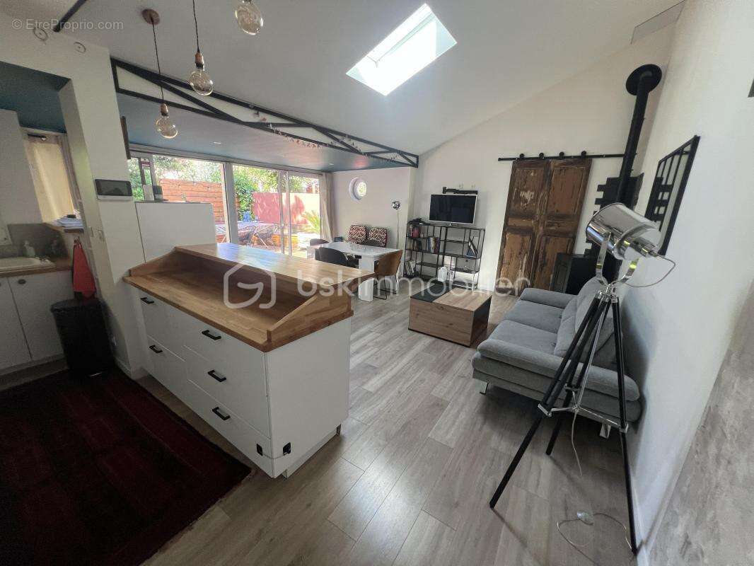 Maison à MONTELIMAR